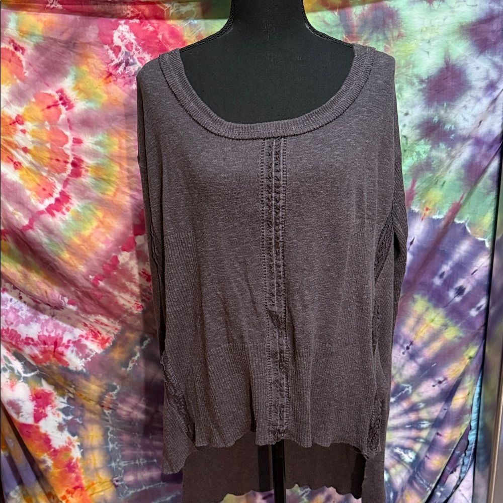 FREE PEOPLE DISTRESSED SWEATER🌸